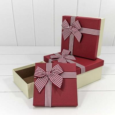 Набор подарочных коробок 3 в 1 квадрат 19.5*19.5*9.5 см С полосатым бантиком бордовый 442034бо