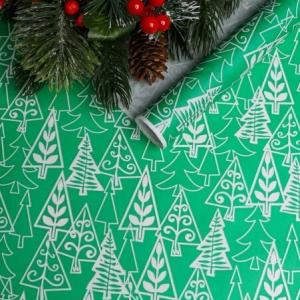 Бумага упаковочная новогодняя белый крафт 70 см*10 м Елки зеленый 50 г/м2