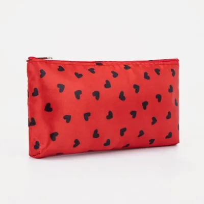Косметичка на молнии красный 573303