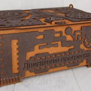 Подарочная коробка деревянная 30.5*22*14 см Двигателю прогресса 15089