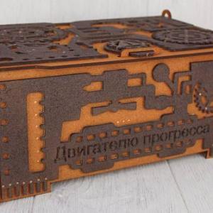 Подарочная коробка деревянная 30.5*22*14 см Двигателю прогресса 15089