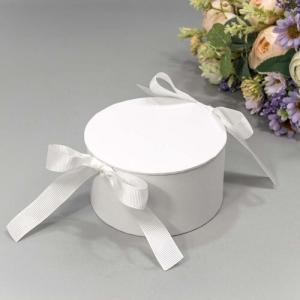 Подарочная коробка круглая 11*6 см Белый с лентами 446965б