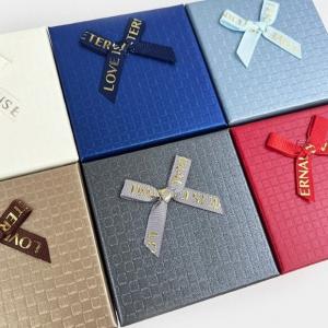 Подарочная коробка ювелирная 9*9*5.5 см С бантом 530603