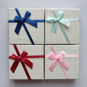 Подарочная коробка ювелирная С бантом 9*9*3 см 535880