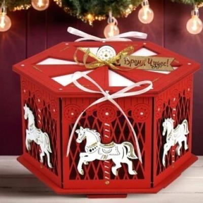 Подарочное кашпо деревянное 19*16*13 см Карусель красный-белый 154664