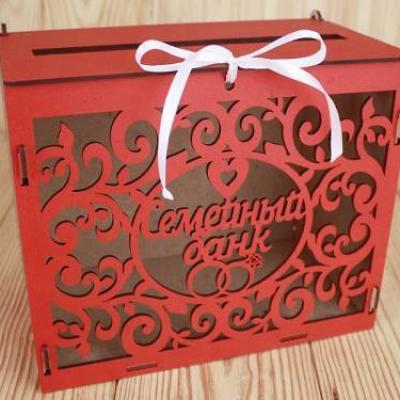 Подарочное кашпо деревянное 24*14*20 см Семейный банк с вензелями красный 153762