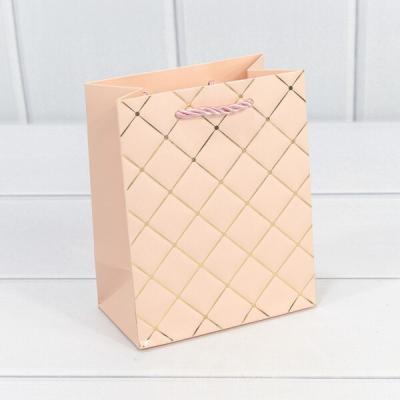 Подарочный пакет люкс бумажный 12х15х7 см Ромб розовый 449991