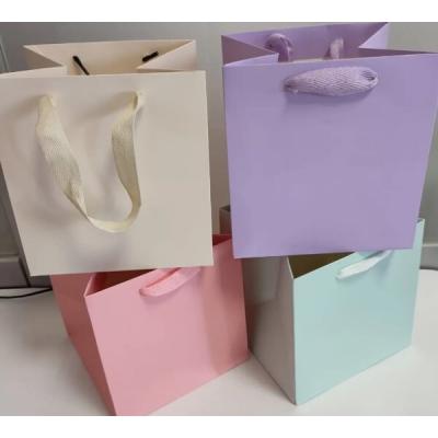 Подарочный пакет люкс бумажный 22х22х22 см Однотонная 58468