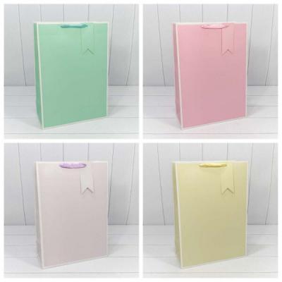 Подарочный пакет люкс бумажный 32х45х15 см Однотонный в рамке 440927