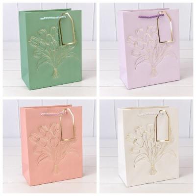 Подарочный пакет люкс бумажный с тиснением 18х23х10 см Букет 440187