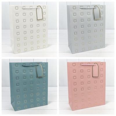 Подарочный пакет люкс бумажный с тиснением 26х32х12 см Квадратики (микс) 445146