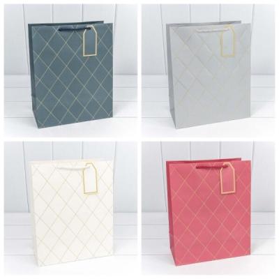 Подарочный пакет люкс бумажный с тиснением 26х32х13 см Ромбы 441332