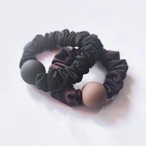 Резинка для волос с матовым шариком (чёрная/коричневая) 120112