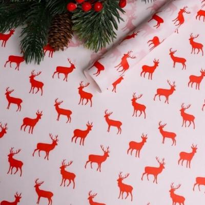 Бумага упаковочная новогодняя белый крафт 70 см*10 м Северные олени красный 50 г/м2