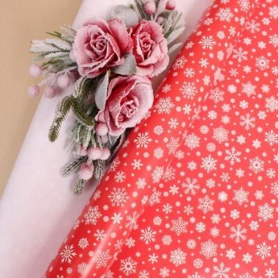 Бумага упаковочная новогодняя глянцевая 70*100 см Снежинки на красном 10 л/уп 568033