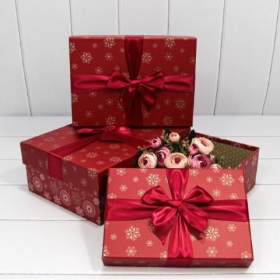 Набор новогодних подарочных коробок 3 в 1 прямоугольник 28*21*11 см Снежинки красный 442040