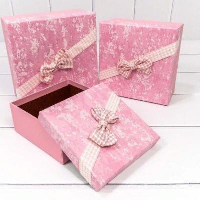 Набор подарочных коробок 3 в 1 квадрат 19*19*9,5 см С бантом розовый 445804р
