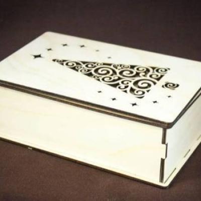 Новогодняя подарочная коробка из дерева 15*9.5*5.5 см С елочкой 15312