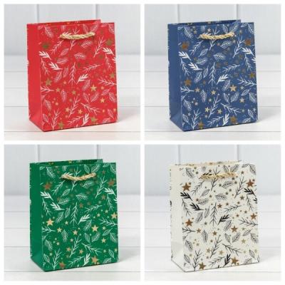 Пакет подарочный новогодний бумажный 18*23*10 см Новый год (микс) 443528