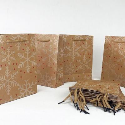 Пакет подарочный новогодний бумажный крафт 12*15*6 см Снежинка 530846