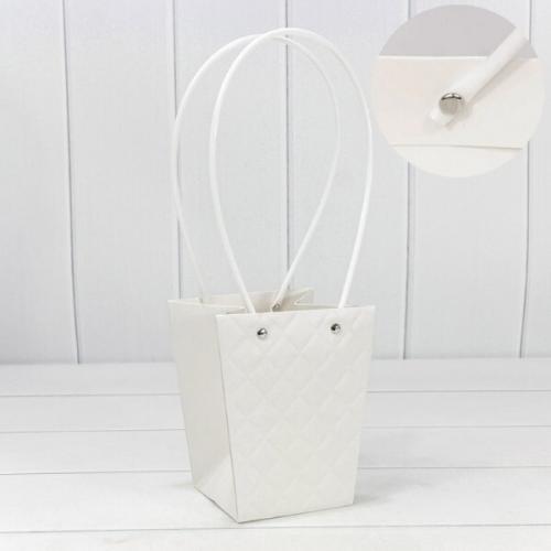 Пакет подарочный ваза для цветов 15.5*13*9.5 см Ромбы белый 441589
