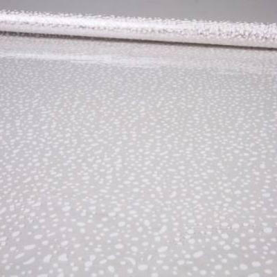 Пленка упаковочная прозрачная с рисунком для цветов и подарков в рулоне 70 см*8 м Мошка белый 62259б