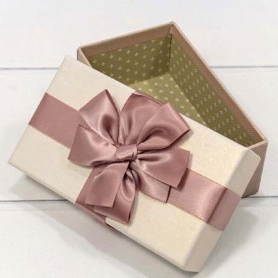 Подарочная коробка прямоугольник 15.5*9*5.8 см Розовато-серый с рифленой поверхностью 440197рс