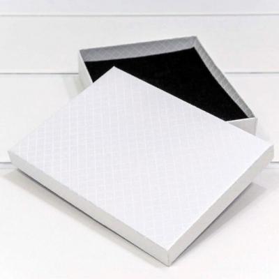 Подарочная коробка прямоугольник 16*12*3.4 см Ромбики белый 440007