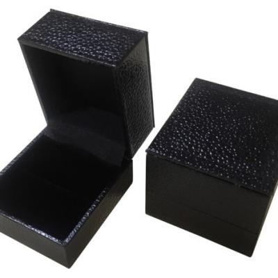 Подарочная коробка ювелирная под кожу под кольцо черный 42373