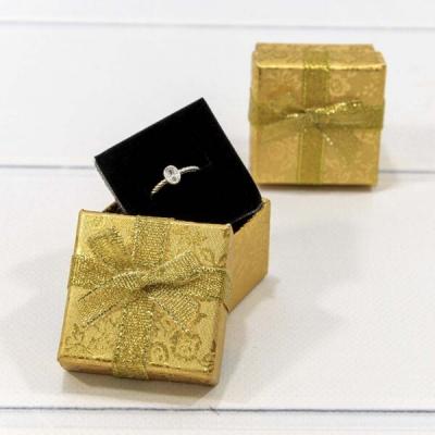 Подарочная коробка ювелирная с бантиком 5*5*3.5 см Цветы блестящие золото 440363
