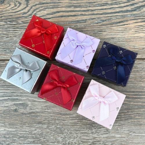 Подарочная коробка ювелирная С бантом 5*5*2 см Клетка 530771