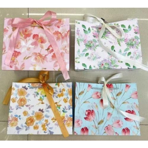 Подарочный пакет люкс бумажный 26х32х11 см С бантом 58682