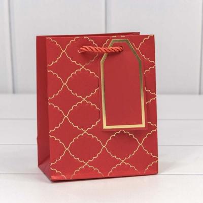 Подарочный пакет люкс бумажный с тиснением 12*15*7 см Волнистые ромбы красный 447523