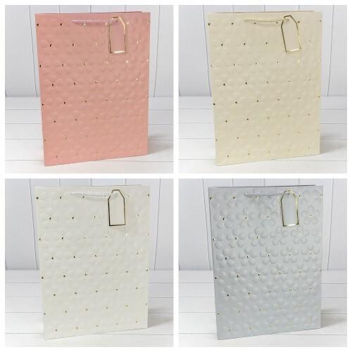 Подарочный пакет люкс бумажный с тиснением 31х42х12 см Цветочки (микс) 445140