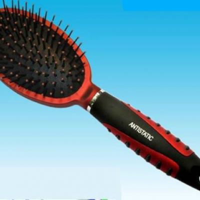 Расческа массажная с пластиковыми зубьями Galaplast 9551 TFU 94074